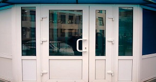 Пластиковая входная группа Добрянка, цена от 10378 руб.